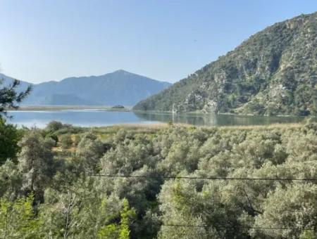 6.821M2 Dorfhaus Zum Verkauf Mit Blick Auf Den Çandir See